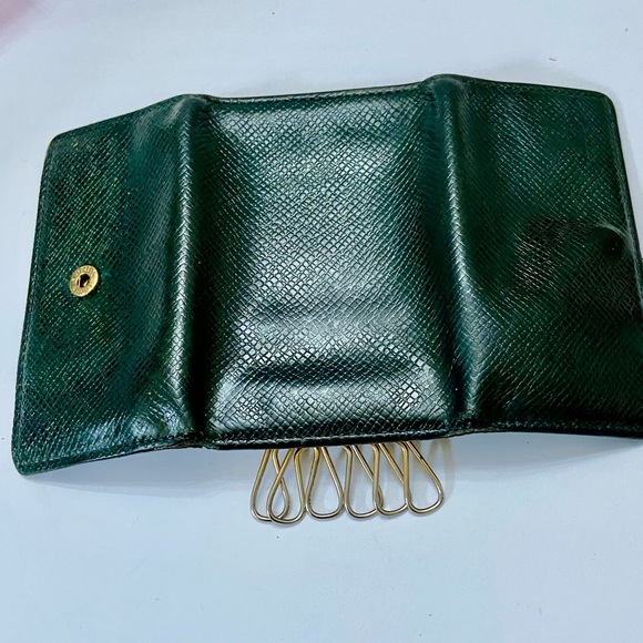 Louis Vuitton Green Taiga Leather 6-Hooks Key Case - Picture 7 of 12